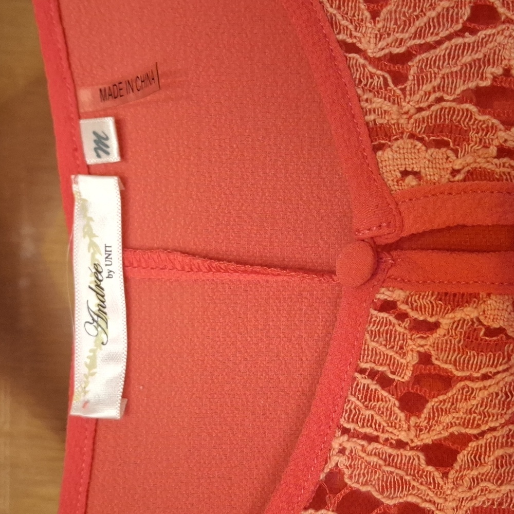 Coral Bell Sleeve & Lace Top - Picture 4 of 5